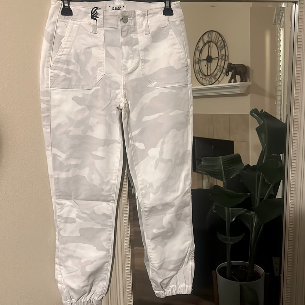 Jogger Faded beige Camo w/zipper at the ankle